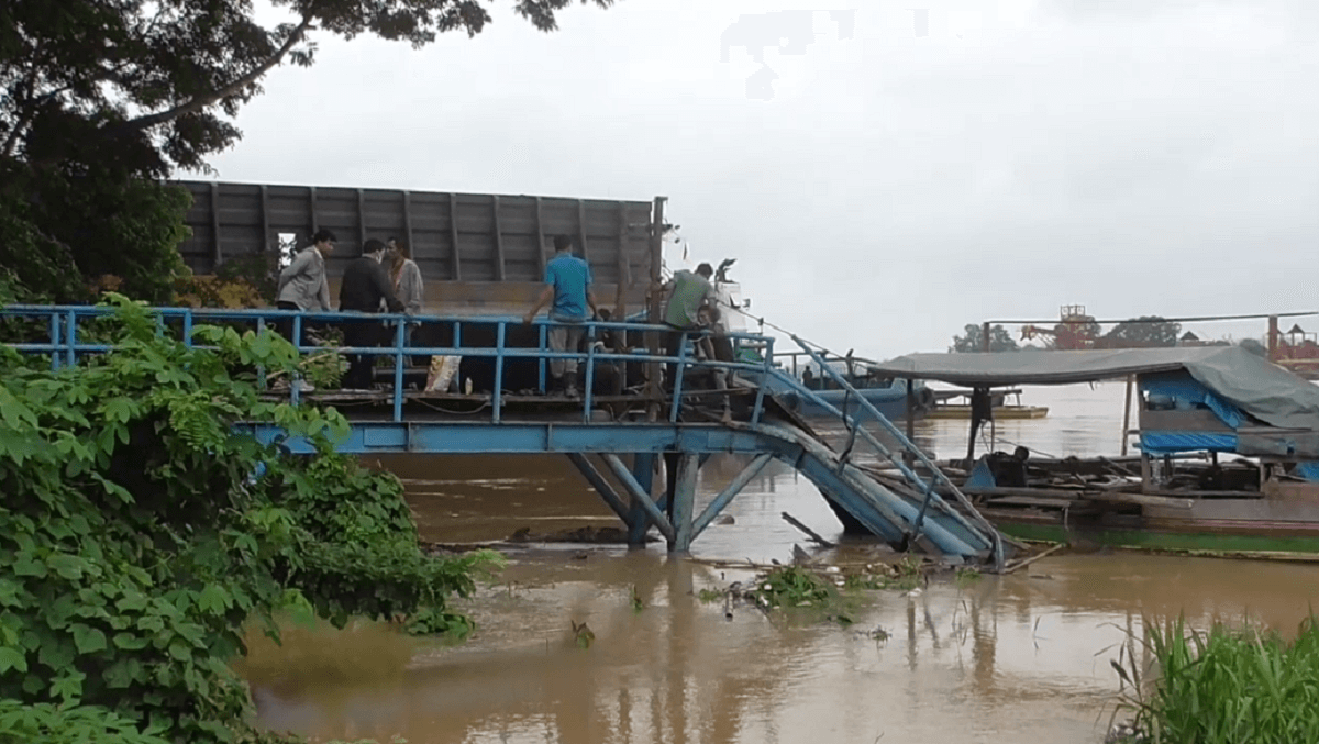 Intek PDAM Tirta Muaro Jambi Ditabrak Kapal Batubara Hingga Roboh, Pasokan Air Bersih di 3 Kecamatan Terhenti