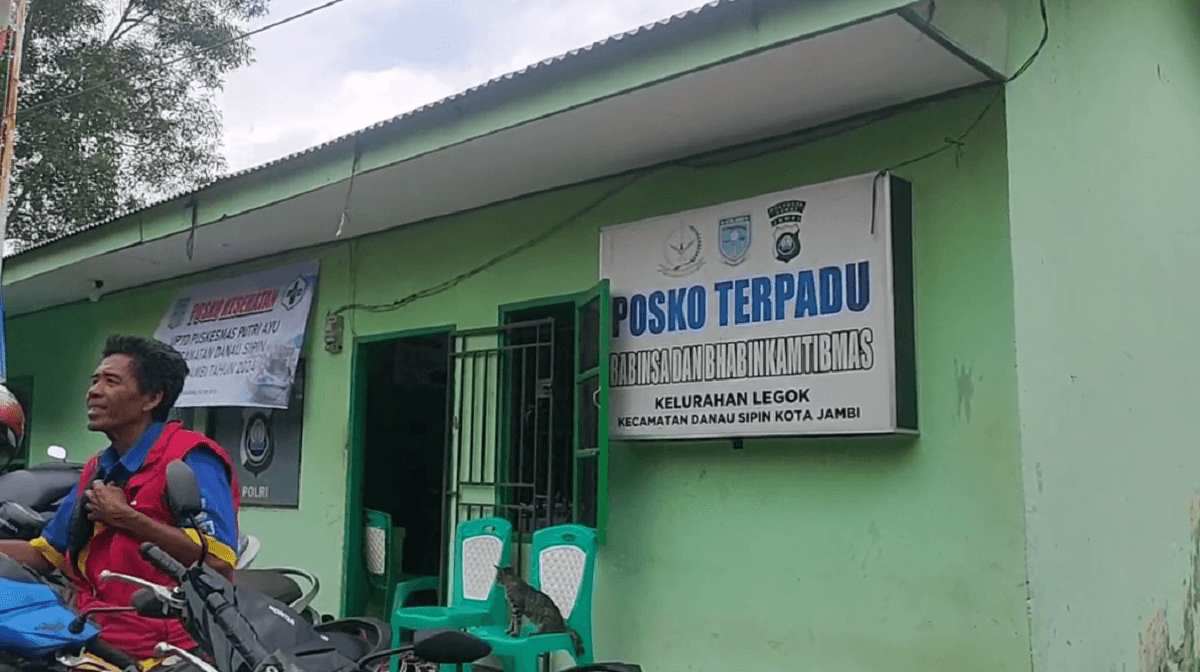 Akses Jalan Menuju Kantor Lurah Legok Terendam Banjir, Pelayanan Dipindahkan Ke Posko Terpadu 