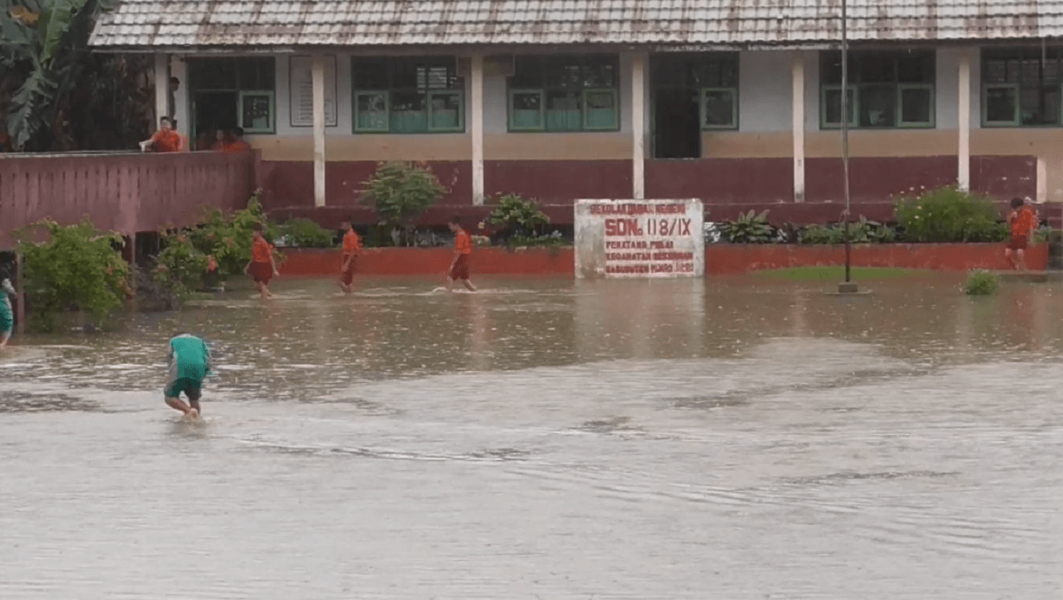 Sekolah Terendam Banjir, Disdikbud Kabupaten Muaro Jambi Keluarkan Edaran Siswa Belajar Daring