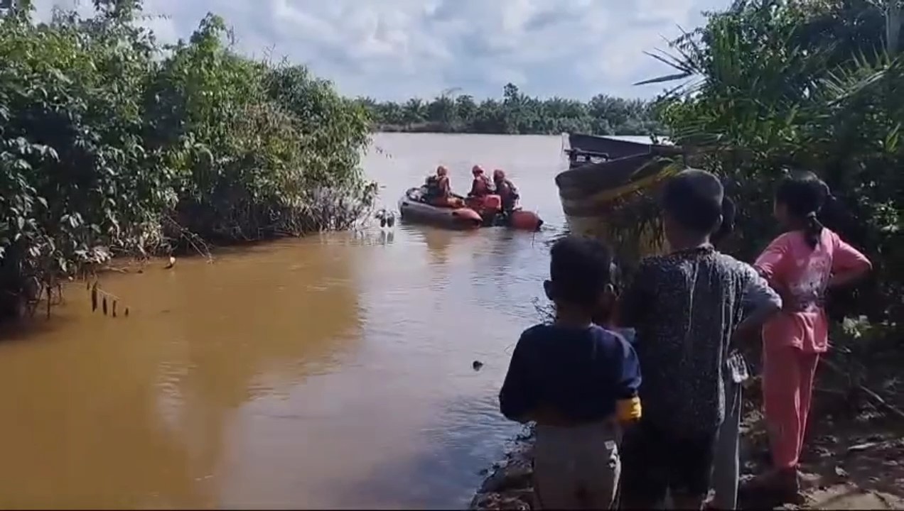 Pompong Tabrak Pohon, Seorang Balita 5 Tahun Terpental dan Tenggelam di Sungai Berbak