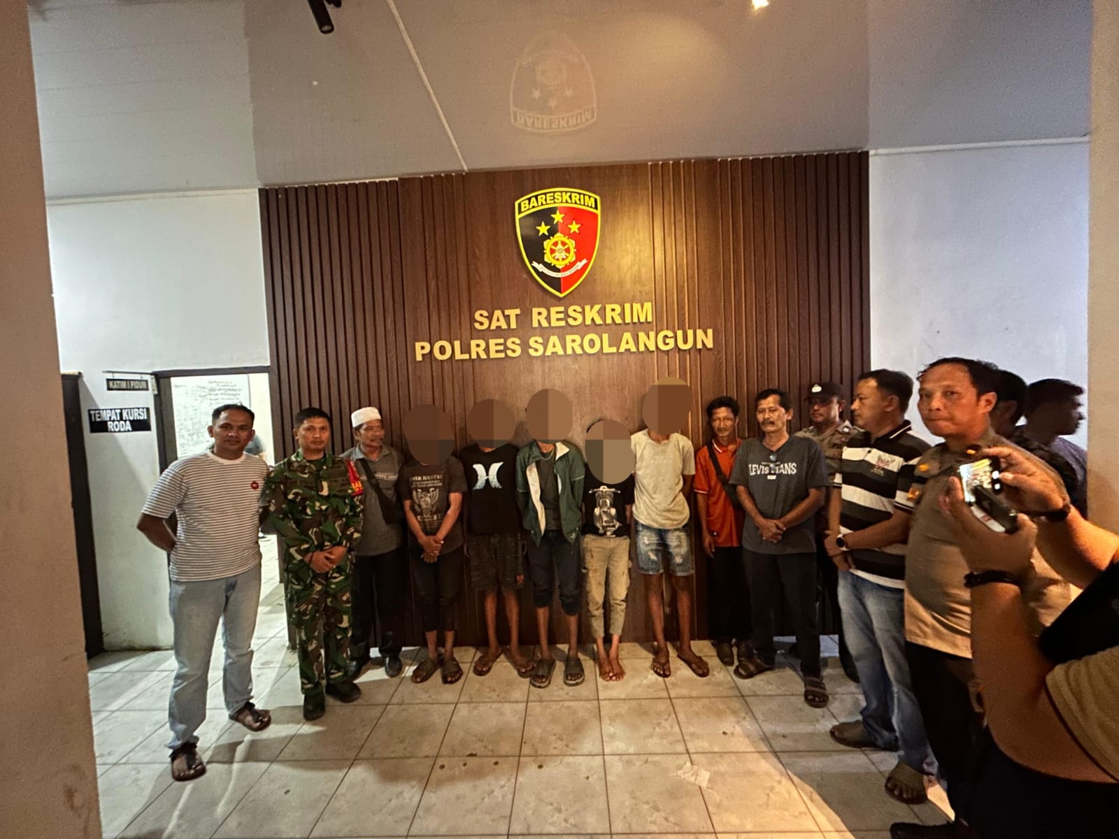 5 Warga SAD Pelaku Pengeroyokan  Oknum TNI di Air Hitam Serahkan Diri Ke Polisi 
