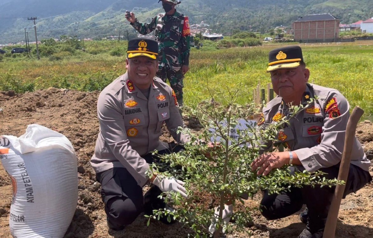 Hadiri Gerakan Tanam Pohon Serentak, Kapolres Kerinci Ajak Masyarakat Jaga Alam