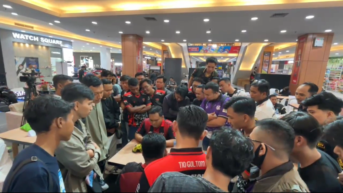 Turnamen e-football  sukses menarik perhatian pengunjung, di Pekan Raya Otomotif 2025, 