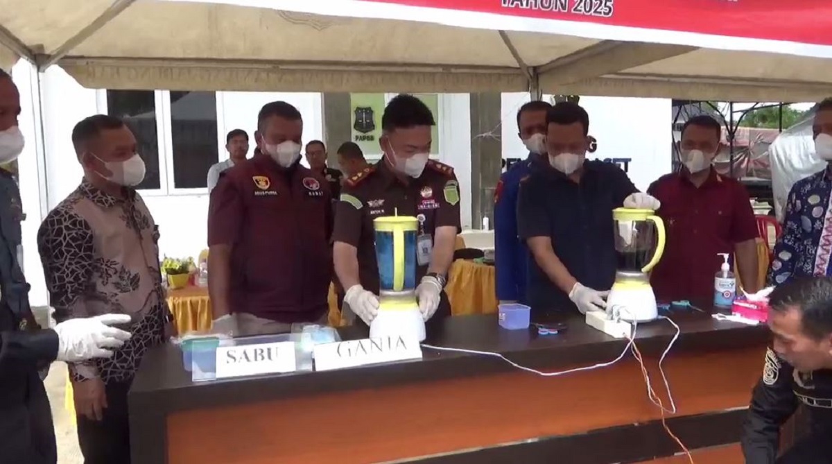 Kejari Tanjab Barat Musnahkan Barang Bukti Dari 25 Perkara