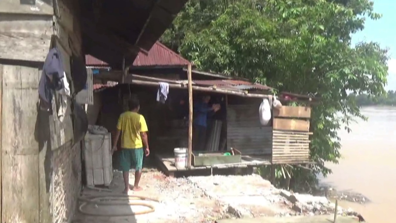 Tebing Sungai Longsor, 3 Unit Rumah Warga Pasar Baru Terdampak