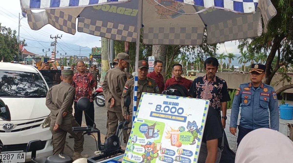 Satpol PP Sungai Penuh tertibkan PKL Area Pusat Kota