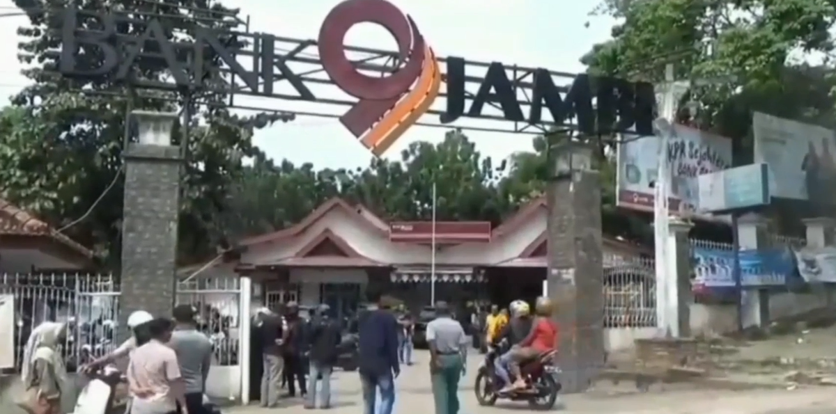 Layanan Mobile Banking dan ATM Bank Jambi Sedang Diuji Coba