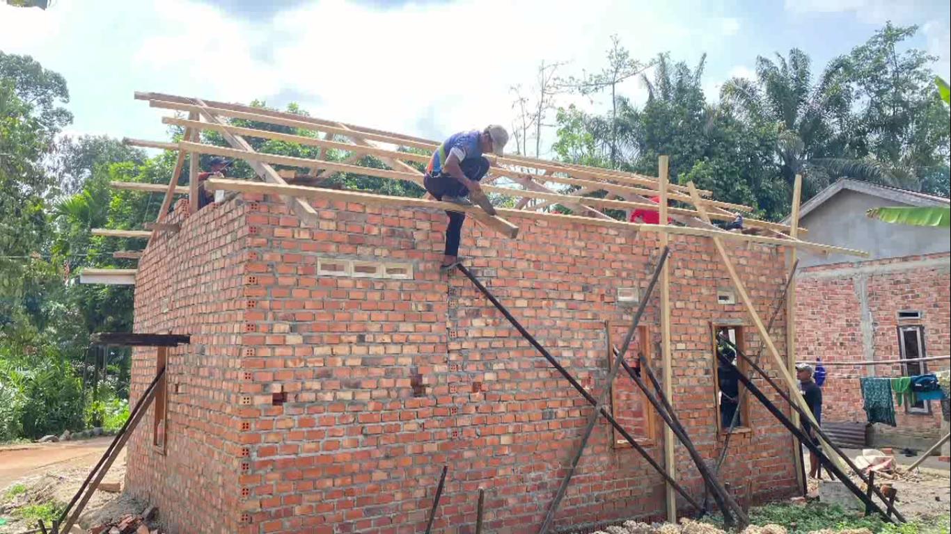 16 Rumah Tidak Layak Huni di Batang Hari Diperbaiki