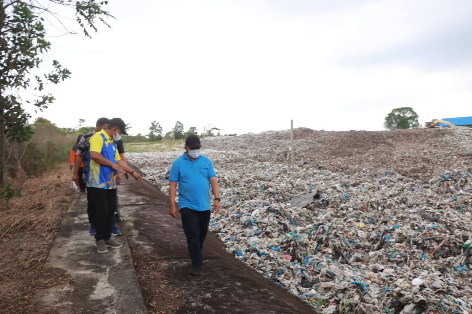 Respons Arahan Presiden soal Darurat Sampah, Bupati Tanjab Barat Tinjau TPA Lubuk Terentang