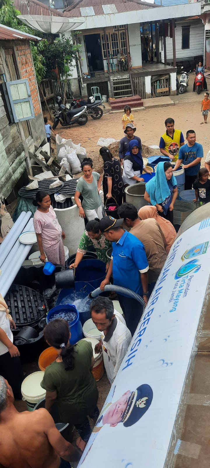 Kemarau Panjang, Tirta Mayang Masih Terus Salurkan Bantuan Air Bersih