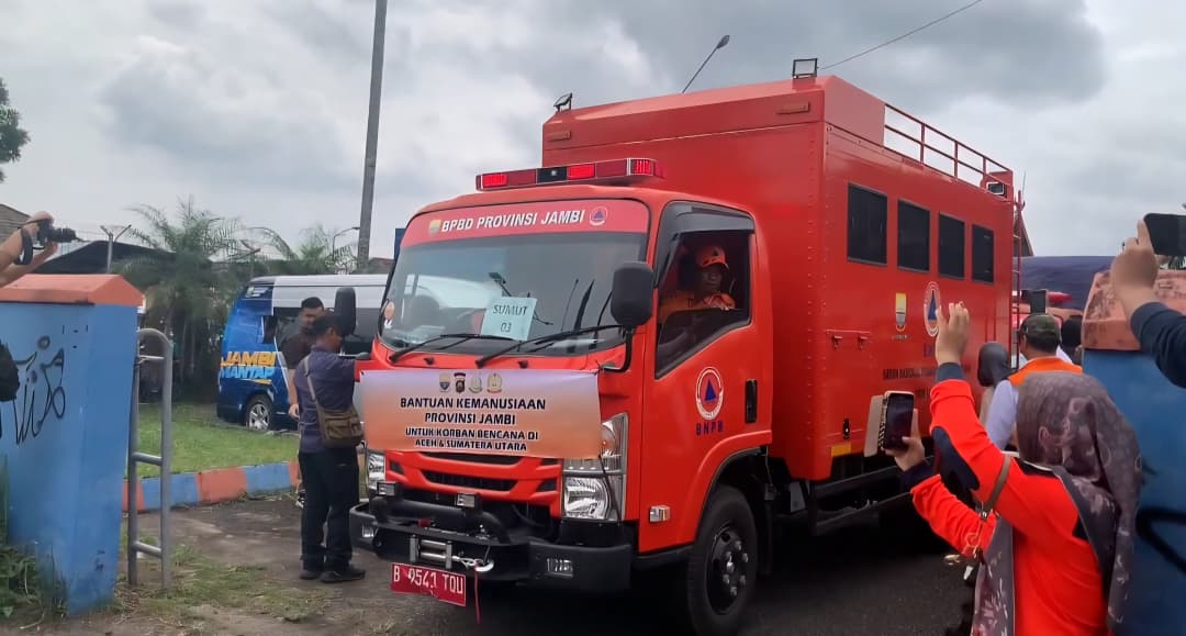 Gubernur Al Haris Lepas 25 Truk Bantuan dan Rp 2,5 M Donasi Kemanusiaan dari Provinsi Jambi