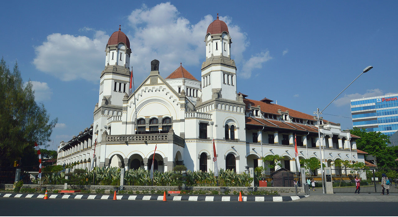 Wisata Lawang Sewu dan Cerita Mistis yang Menghantuinya