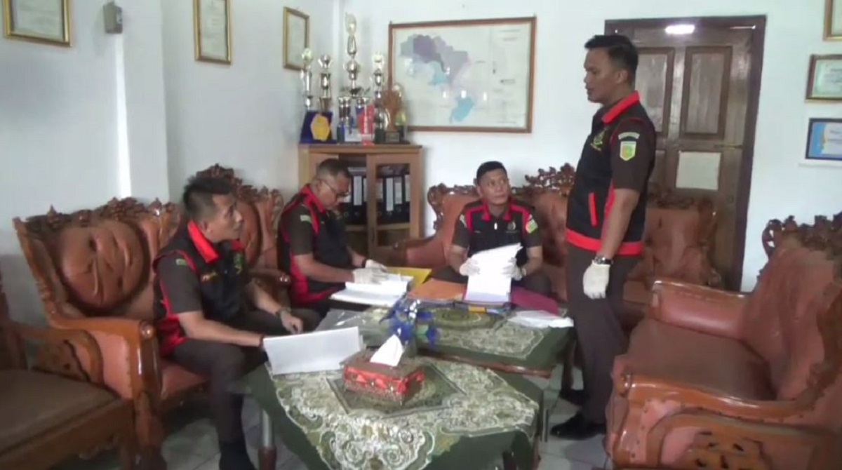 Disperindagkop Dan ULP Tebo Digeledah Kejari, 1 Laptop Dan Dokumen Terkait Proyek Pasar Tanjung Bungur Disita