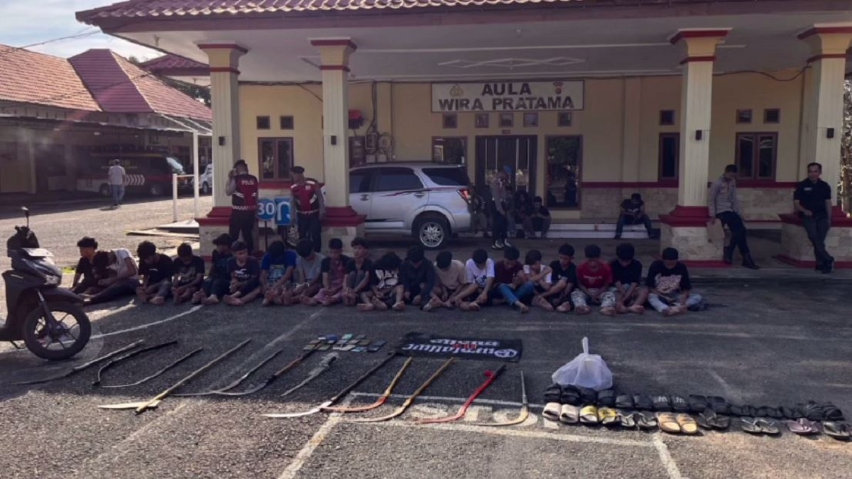 Polisi Ringkus Puluhan Anggota Geng Motor Bersenjata Tajam Di Muaro Jambi 
