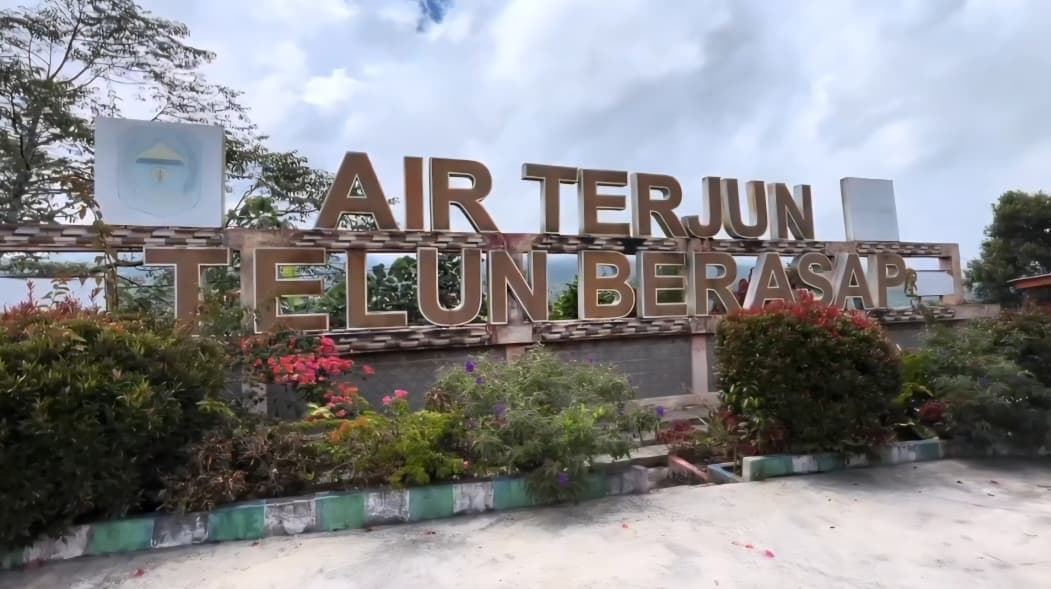 Destinasi unggulan Jambi Air Terjun Telun Berasap Kerinci