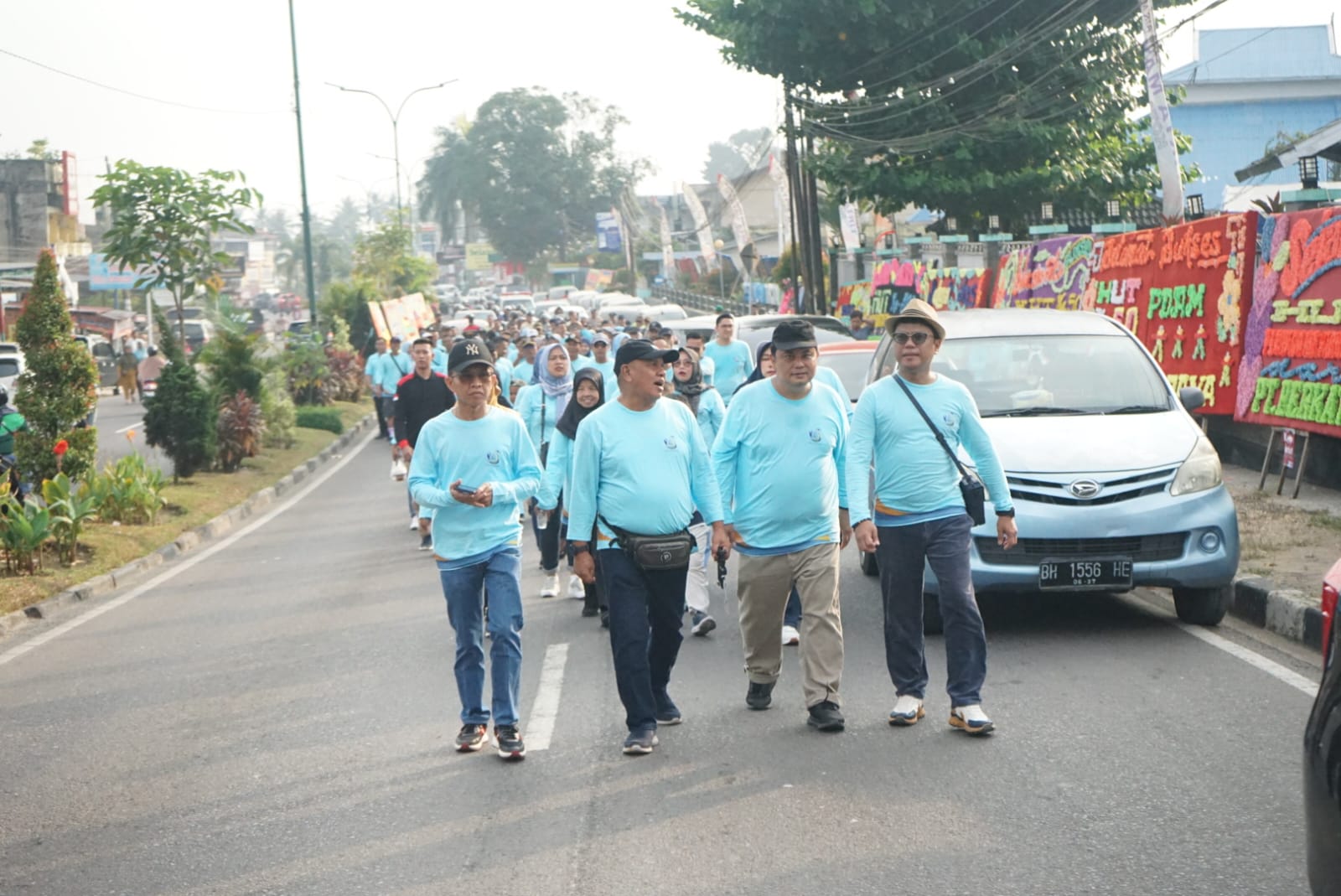 Rayakan HUT ke-50, Keluarga Besar  Perumdam Tirta Mayang Gelar Jalan Santai