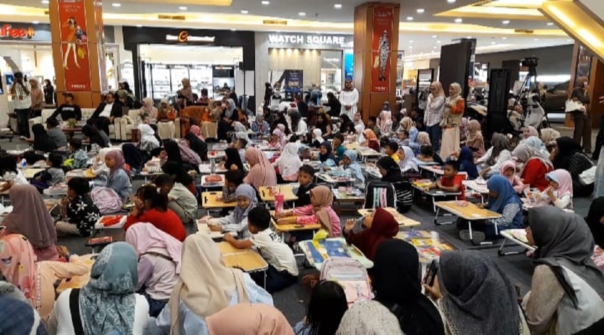 Antusiasme Orang Tua Terhadap Lomba Mewarnai Dalam Event Pekan Raya Otomotif