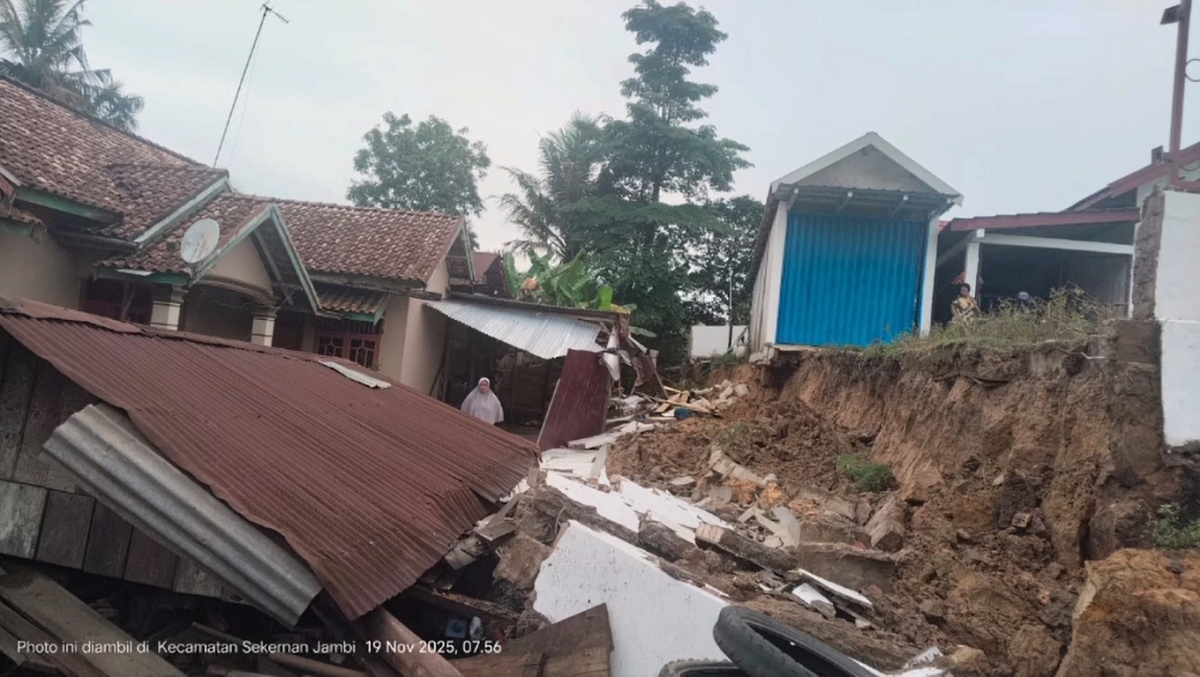 Rumah Warga di Desa Suko Awin Jaya Alami Kerusakan Parah Akibat Longsor