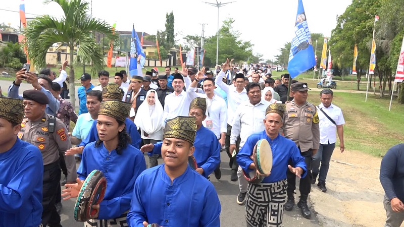 Laza-Aris Daftar ke KPU Tanjabtim, Zumi Zola Pimpin Arakan Paling Depan Bersama Ribuan Pendukung