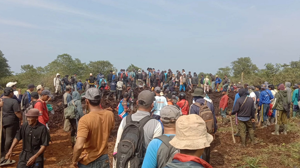 Ratusan Warga Pulau Mentaro Turun ke Perbatasan, Gelar Aksi Duduki Wilayah Sengketa