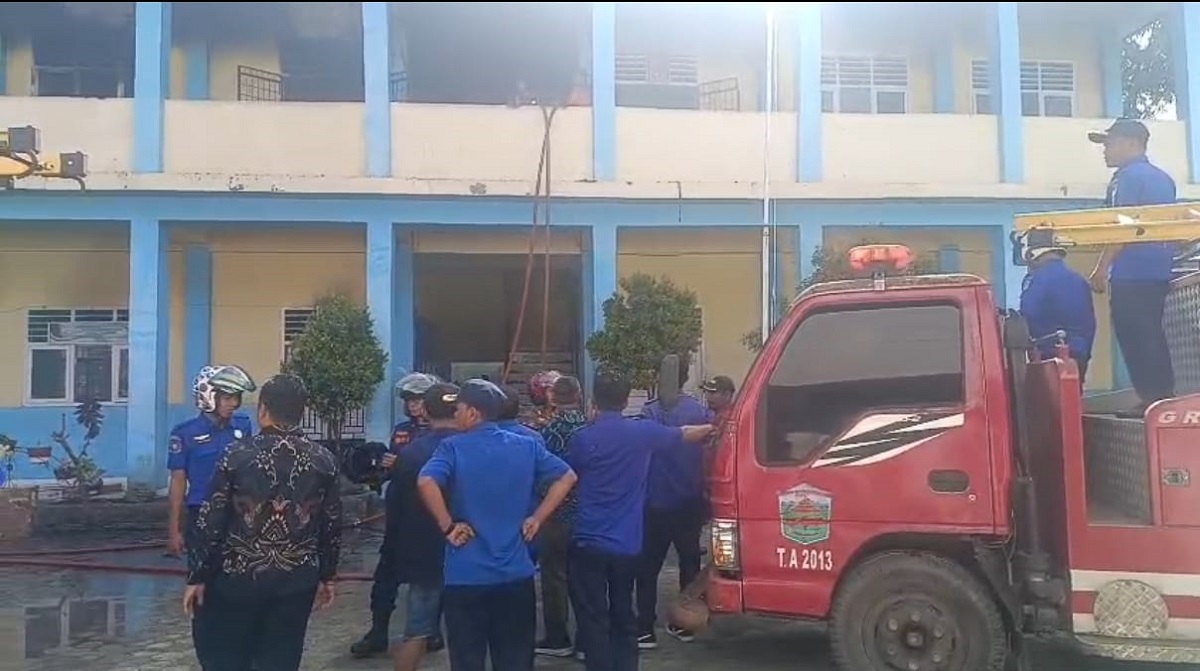Kebakaran SMPN 2 Sungai Penuh Hanguskan 6 Kelas