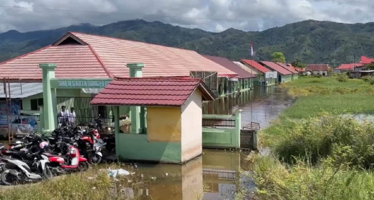 Banjir Terjang Sungai Penuh, Sejumlah Fasilitas Pendidikan Rusak dan Proses Belajar Terganggu