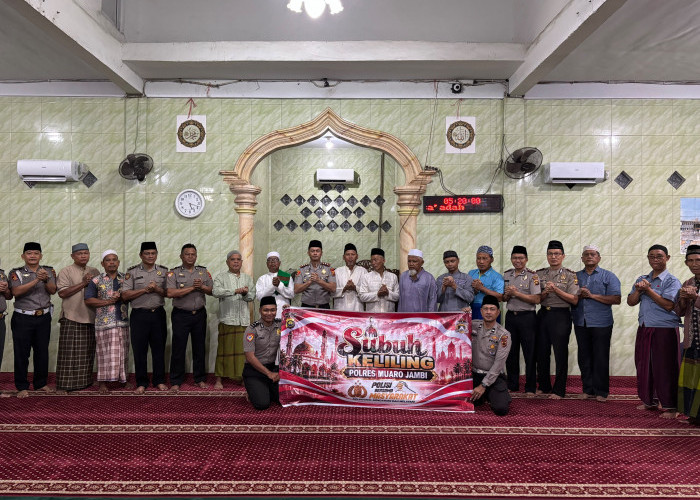 Kapolres Muaro Jambi Subuh Keliling di Mestong, Warga Diingatkan Bahaya Narkoba dan Judi Online