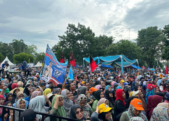 Kampanye Akbar Maulana-Diza di GOR Kota Baru Dipadati Lautan Masa