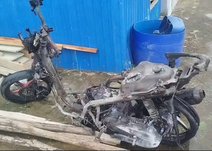 Sepeda Motor Hangus Terbakar di Kawasan Pelabuhan Kuala Tungkal