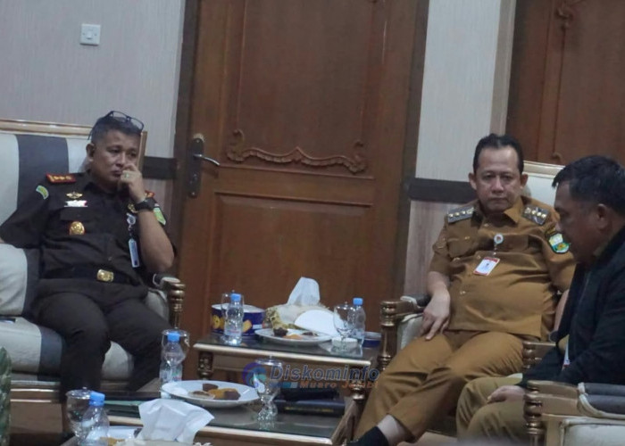 Tegas!!! Respon Tuntutan Warga, Bupati BBS Resmi Tutup Pelabuhan Pasir di Penyengat Olak