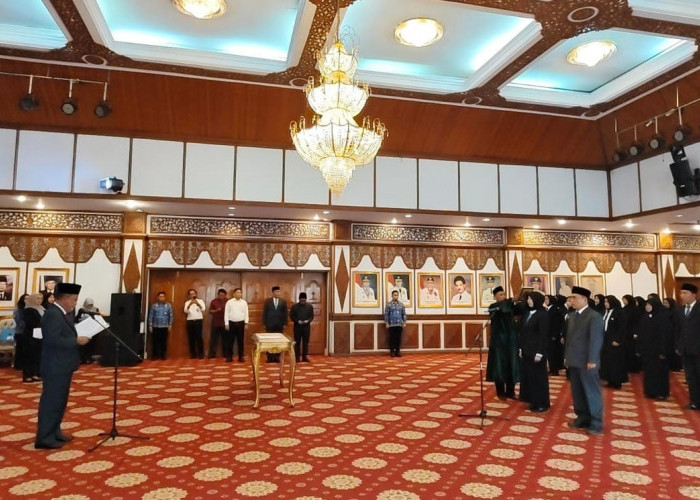 Wakil Gubernur Jambi, Abdullah Sani, melantik sebanyak 49 pejabat 