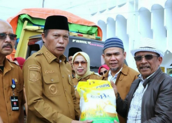 Wawako Sungai Penuh Azhar Lepas Bantuan Korban Bencana Sumbar