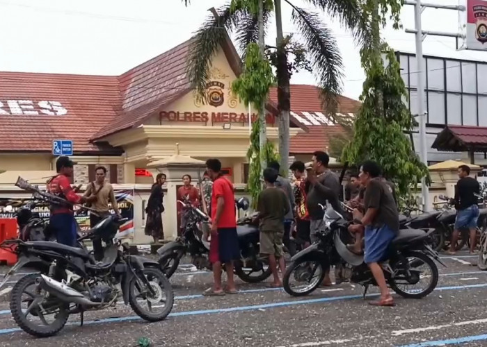 Warga SAD Bersenjata Kecepek Serbu Polres Merangin, Polisi Sempat Diserang