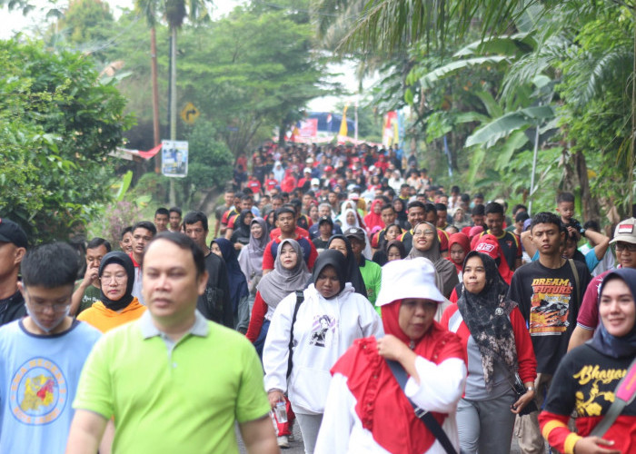 Ribuan Warga Jambi Antusias Ikuti Jalan Sehat Bersama Gubernur Al Haris, Dalam Rangka HUT RI ke-78