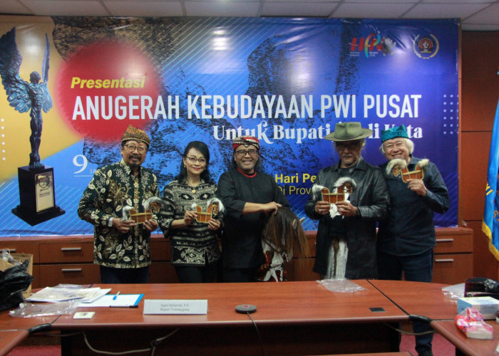 Sepuluh Kepala Daerah dan Tiga Wartawan Raih Trofi Abyakta di HPN 2026