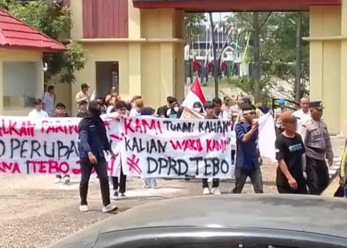 Diduga Ada Kongkalikong, Mahasiswa Tebo Demo Desak DPRD Batalkan APBD-P Tahun 2024