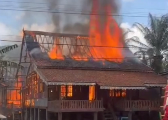 Rumah Mantan Anggota DPRD Batang Hari Hangus Terbakar di Mersam, Kerugian Capai Rp1 Miliar