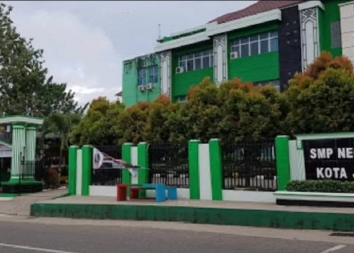 Uji Coba Makanan Berujung Petaka: Tiga Guru SMPN 7 Kota Jambi Diduga Keracunan MBG