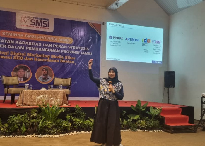 Ilona Juwita memberi ilmu penting bagi media anggota smsi provinsi Jambi 