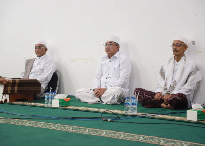 Bupati dan Ketua TP PKK Tanjab Barat Hadiri Haul Hj. Siti Fatimah di Ponpes Al-Baqiyatush Shalihat 