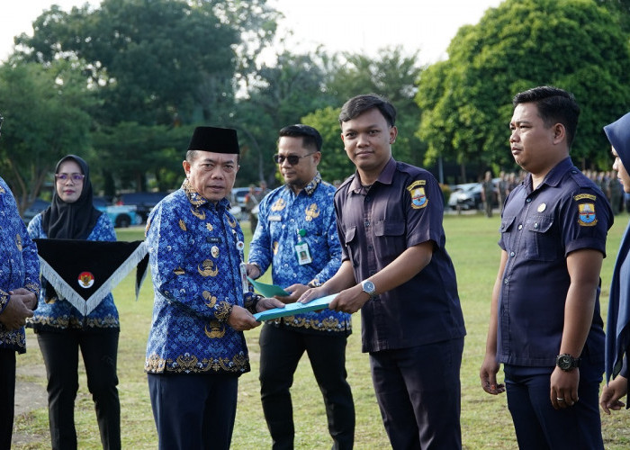 Gubernur Al Haris Pimpin Upacara Peringatan Korpri Dan Serahkan SK Kepada Pegawai Non ASN