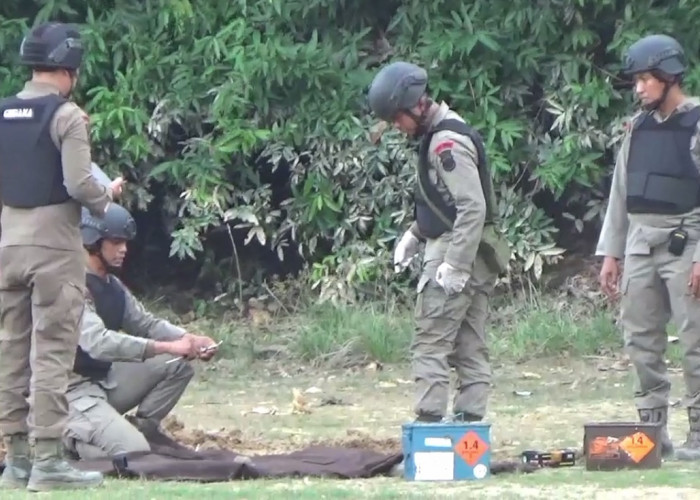 Warga Heboh, Anak-Anak Temukan Granat Nanas Saat Mencari Ikan