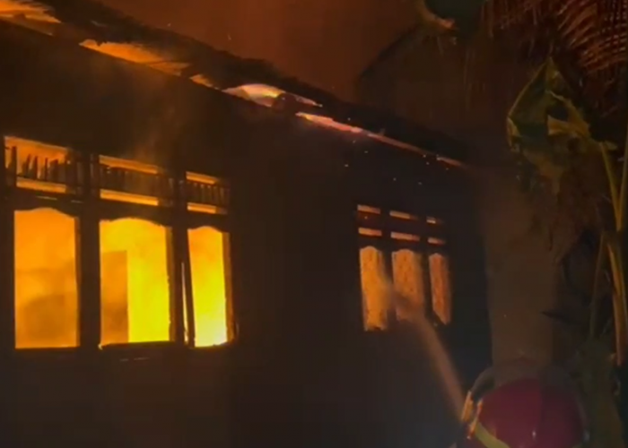 Korsleting Listrik, Satu Unit Rumah di Telanaipura Hangus Terbakar