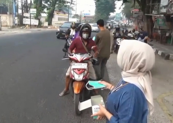 Kabut Asap Selimuti Kota Jambi, Ribuan Masker Gratis Dibagikan untuk Cegah ISPA