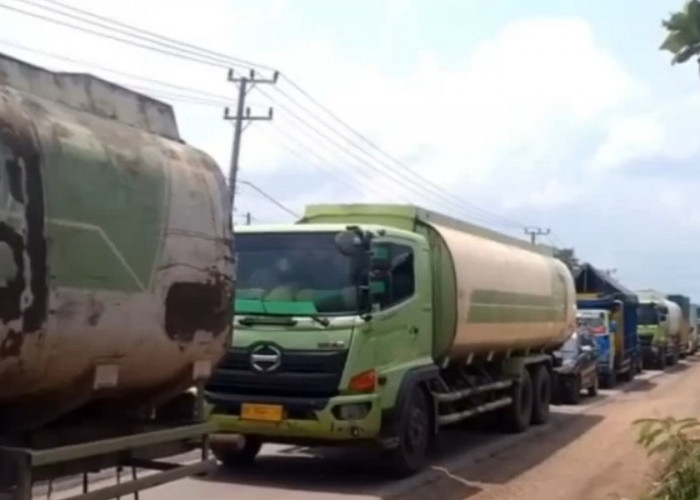 Kemacetan Panjang Hingga 4 Km di Jalur lintas Muara Bulian-Tembesi Dikeluhkan Pengendara