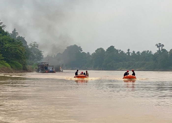 Penertiban PETI di Tebo Diwarnai Penolakan, Tim Gabungan Musnahkan Rakit Dompeng