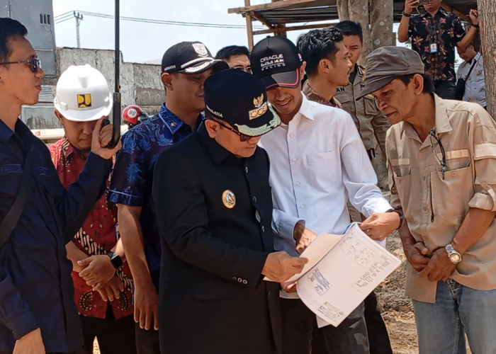 Wali Kota Maulana Tinjau Progres Kolam Retensi Danau Telago Kajang Lako