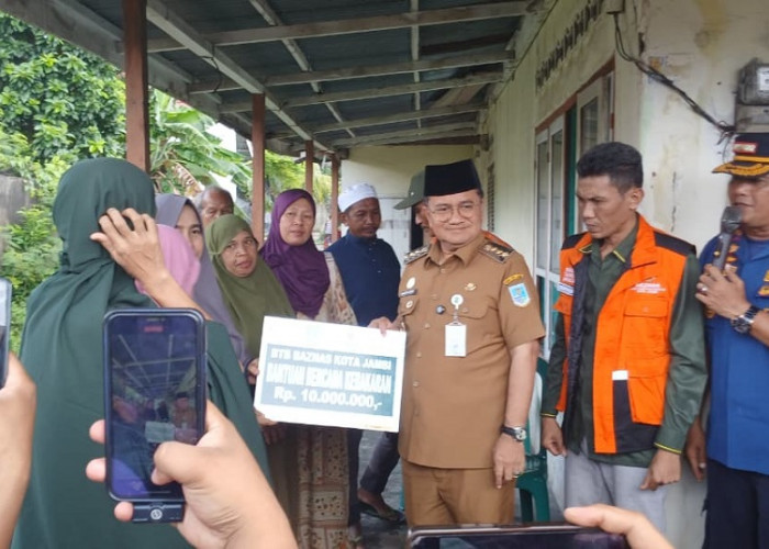 Maulana Kunjungi Lokasi Kebakaran, Siapkan Bantuan dan Pemulihan Ekonomi Korban