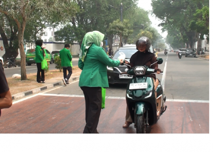 Peduli Warga Terdampak Kabut Asap, PPP dan PW WPP Bagikan Masker dan Vitamin