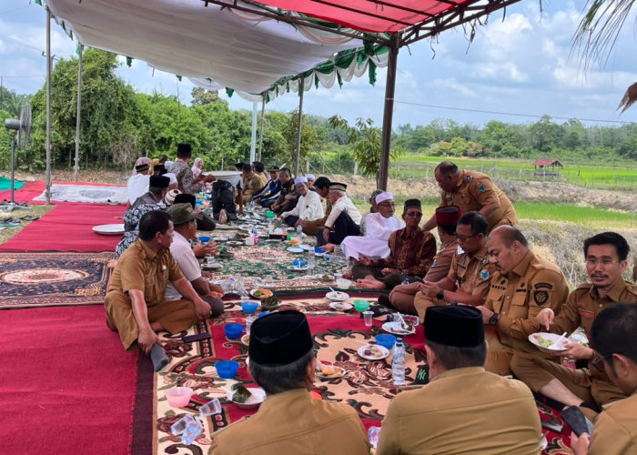 Hadiri Tradisi Sedekah Bubur di Pasar Terusan, Bupati Mhd. Fadhil Arief Dorong Petani Tingkatkan Produksi Padi